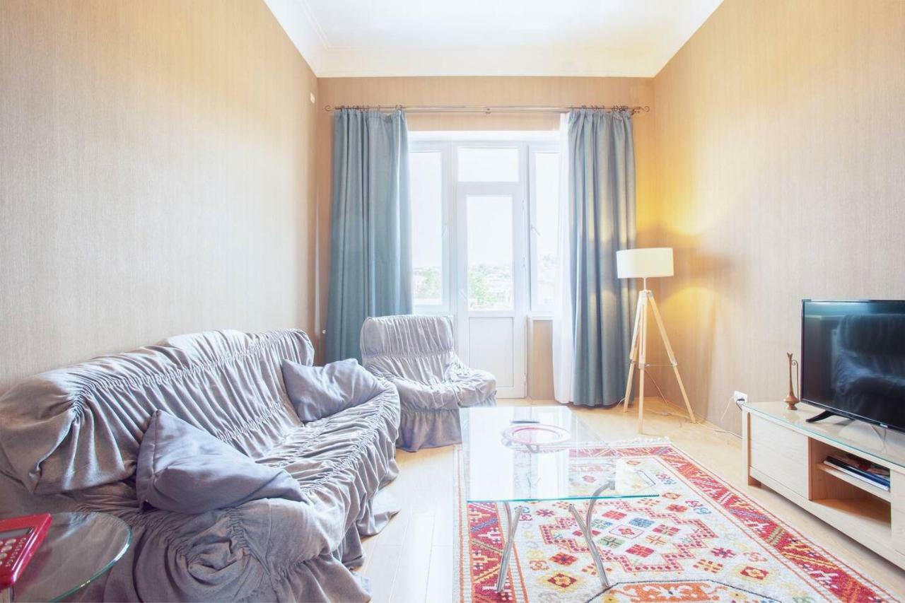 Wehost Apartment On A Colorful Street Tbilissi Extérieur photo