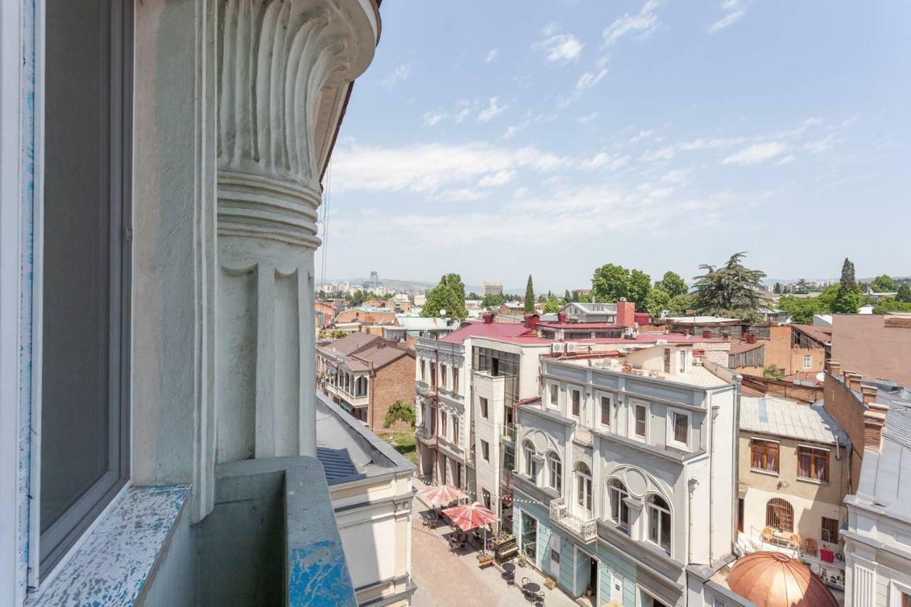 Wehost Apartment On A Colorful Street Tbilissi Extérieur photo