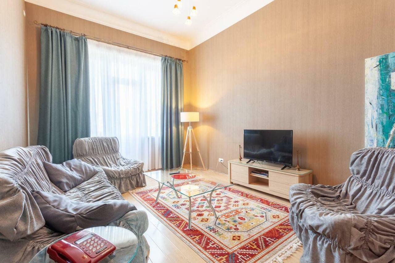 Wehost Apartment On A Colorful Street Tbilissi Extérieur photo